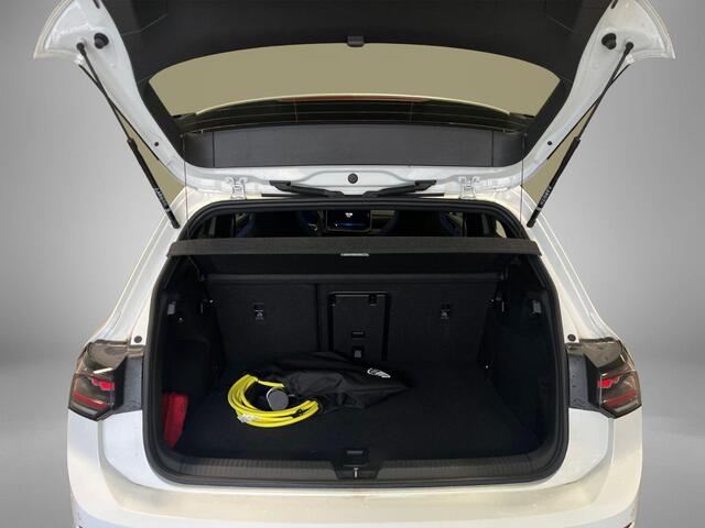 Volkswagen GOLF 1.5 272pk DSG eHybrid GTE · Panoramadak · Camera · Head-Up Display · Matrix LED · Dodehoeksensor · Stuur- & Stoelverwarming · Garantie t/m 09-11-2030 of 100.000km
