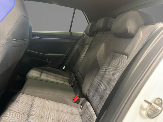 Volkswagen GOLF 1.5 272pk DSG eHybrid GTE · Panoramadak · Camera · Head-Up Display · Matrix LED · Dodehoeksensor · Stuur- & Stoelverwarming · Garantie t/m 09-11-2030 of 100.000km