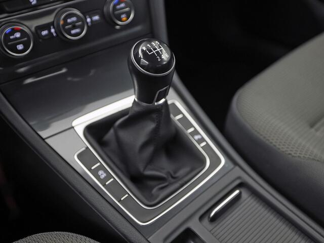Volkswagen GOLF 1.0 TSI Sportline (APPLE CARPLAY, NAP, GROOT NAVI, CLIMATE, PARKEERSENSOREN, SPORTSTOELEN, LM VELGEN, ADAPTIVE CRUISE, NIEUWSTAAT)