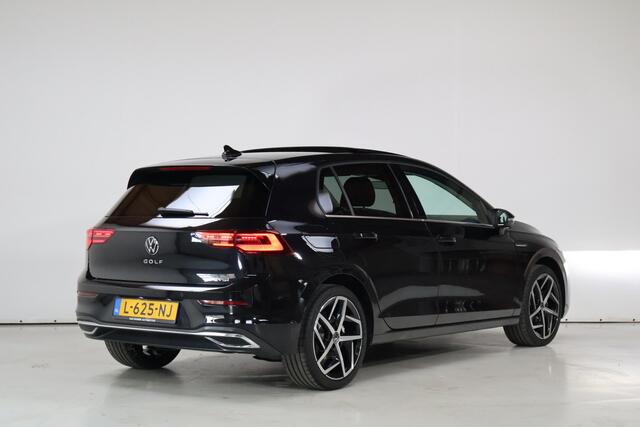 Volkswagen GOLF 1.5 eTSI Style | Sfeer | Pano | Camera | Dealer Onderhouden