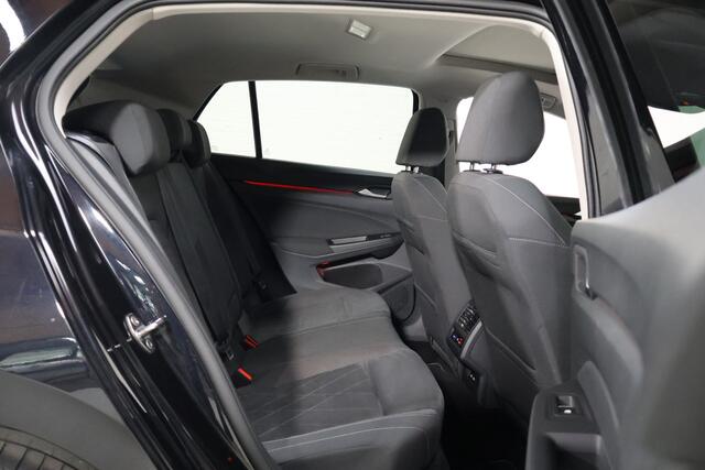 Volkswagen GOLF 1.5 eTSI Style | Sfeer | Pano | Camera | Dealer Onderhouden