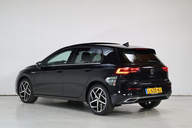 Volkswagen GOLF 1.5 eTSI Style | Sfeer | Pano | Camera | Dealer Onderhouden