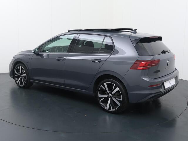 Volkswagen GOLF 1.5 eHybrid Life Edition | 204 PK | SoH % | Panoramadak | Achteruitrijcamera | Stoelverwarming | Digital Cockpit | Apple CarPlay / Android Auto |