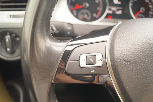 Volkswagen GOLF 1.2 TSI Trendline -ECC-PDC-NAVI-