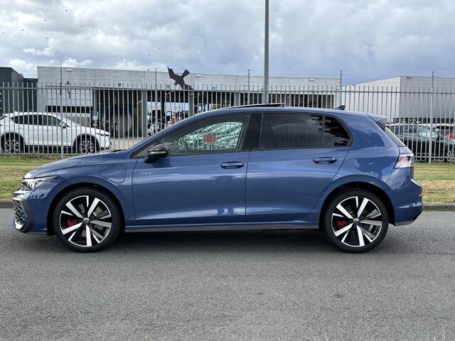 Volkswagen GOLF 1.5 eHybrid GTE | Panoramadak | Garantie tot 12-2030* | Stoelverkoeling | HUD | Trekhaak| Lederen bekleding | Apple Carplay/Android Auto | IQ Light |