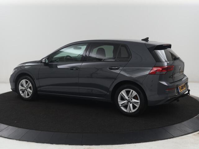 Volkswagen GOLF 1.5 TSI Life | Stuur/stoel verwarming | Adaptive cruise | Sfeerverlichting | Carplay | Park assist | Navigatie | Climate control | Virtueel dashboard | Trekhaak
