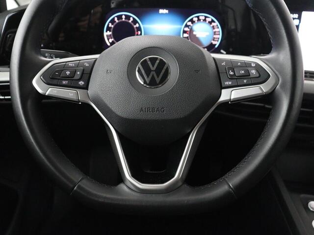 Volkswagen GOLF 1.5 TSI Life | Stuur/stoel verwarming | Adaptive cruise | Sfeerverlichting | Carplay | Park assist | Navigatie | Climate control | Virtueel dashboard | Trekhaak