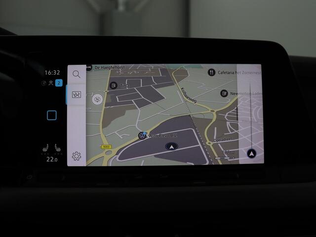 Volkswagen GOLF 1.5 TSI Life | Stuur/stoel verwarming | Adaptive cruise | Sfeerverlichting | Carplay | Park assist | Navigatie | Climate control | Virtueel dashboard | Trekhaak