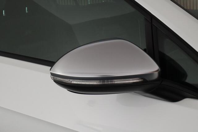 Volkswagen GOLF 1.5 TSI 150pk 2x R-Line Panoramadak Dynaudio Leder Trekhaak LED Navigatie