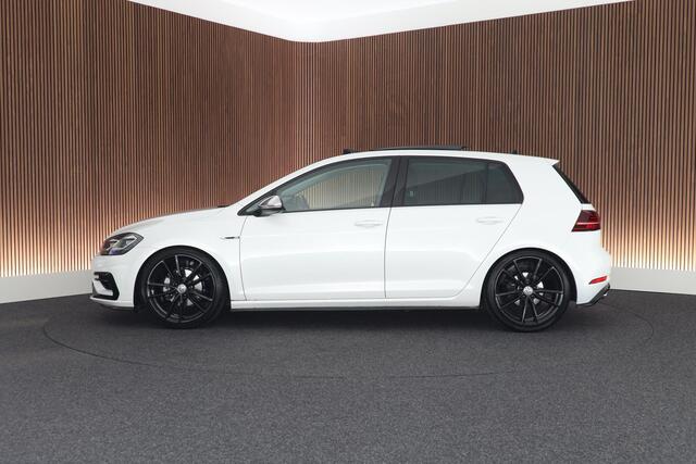 Volkswagen GOLF 1.5 TSI 150pk 2x R-Line Panoramadak Dynaudio Leder Trekhaak LED Navigatie