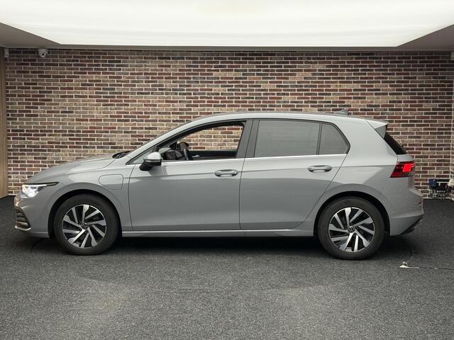 Volkswagen GOLF 1.4 eHybrid Style | Wit interieur | ErgoActive | Stuurverwarming | Stoelverwarming |