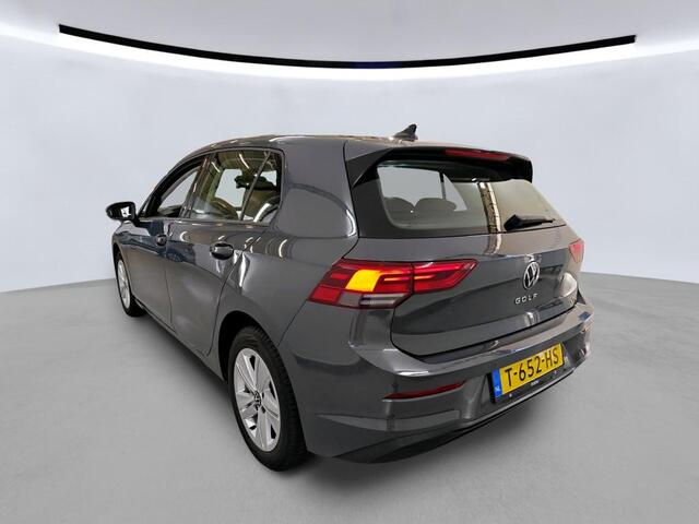 Volkswagen GOLF 1.0 eTSI Life / AUTOMAAT/ CRUISE/ PARKEER SENSOREN V+A/ CAMERA/ DIGITAL DASH/ NAVI/ CLIMA