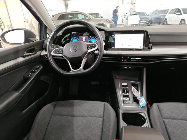 Volkswagen GOLF 1.0 eTSI Life / AUTOMAAT/ CRUISE/ PARKEER SENSOREN V+A/ CAMERA/ DIGITAL DASH/ NAVI/ CLIMA