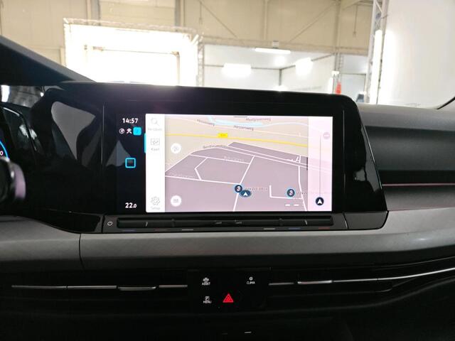 Volkswagen GOLF 1.0 eTSI Life / AUTOMAAT/ CRUISE/ PARKEER SENSOREN V+A/ CAMERA/ DIGITAL DASH/ NAVI/ CLIMA