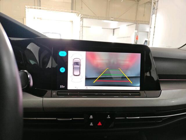 Volkswagen GOLF 1.0 eTSI Life / AUTOMAAT/ CRUISE/ PARKEER SENSOREN V+A/ CAMERA/ DIGITAL DASH/ NAVI/ CLIMA