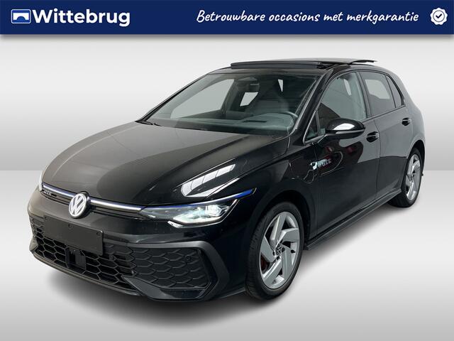 Volkswagen GOLF 1.5 eHybrid GTE / FABRIEKSGARANTIE TM 02-2031/ 272 PK/ PANO/ TREKHAAK/ 360 CAMERA/ 18'' LMV/ HEAD-UP DISPLAY/ DCC/ DODE HOEK/ IQ. LIGHT/ ADAPT. CRUISE/ TRAVEL ASSIST/ STOEL-STUURVERWARM./ NAVI/ CLIMA/ DAB/ 1