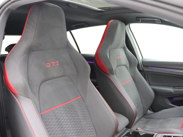 Volkswagen GOLF 2.0 TSI GTI 45 JAHRE! / Pano / Akrapovic / Camera / LED