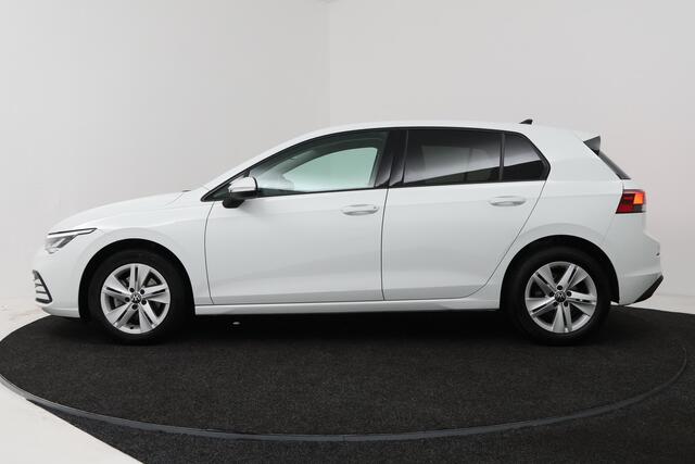 Volkswagen GOLF 1.0 TSI Life (CRUISE CONTROL ADAPTIEF, NAVIGATIE, CARPLAY, PARKEERSENSOREN)