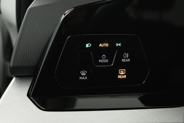 Volkswagen GOLF 1.0 TSI Life (CRUISE CONTROL ADAPTIEF, NAVIGATIE, CARPLAY, PARKEERSENSOREN)