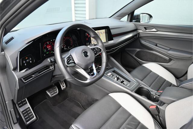 Volkswagen GOLF 1.4 GTE 245 PK / PANO / LEDER / MEMORY / CAMERA / STOELVENTILATIE / SFEERVERLICHTING / BLIND SPOT / 18"