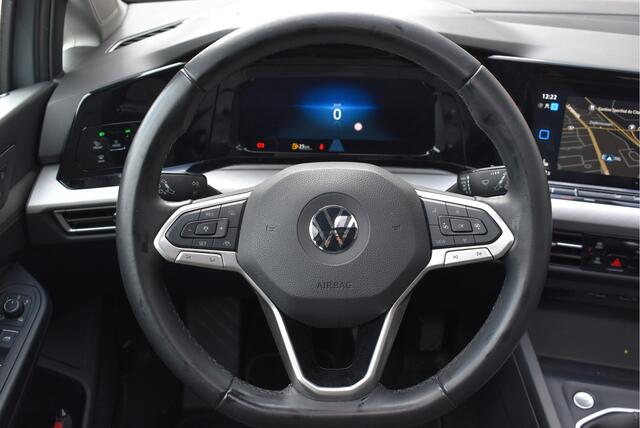 Volkswagen GOLF 1.5 TSI Life Business Massage+Memory, Pano, Head-up, Adaptive cruise, Camera