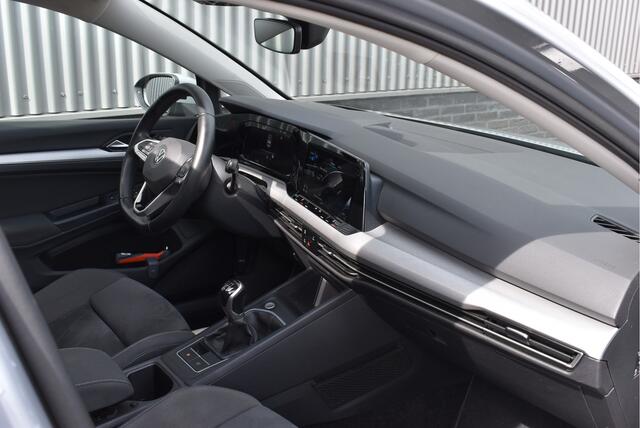 Volkswagen GOLF 1.5 TSI Life Business Massage+Memory, Pano, Head-up, Adaptive cruise, Camera