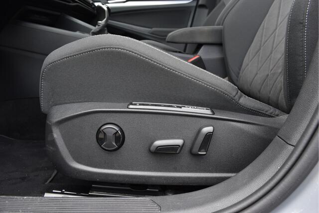 Volkswagen GOLF 1.5 TSI Life Business Massage+Memory, Pano, Head-up, Adaptive cruise, Camera