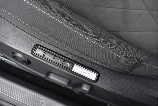 Volkswagen GOLF 1.5 TSI Life Business Massage+Memory, Pano, Head-up, Adaptive cruise, Camera