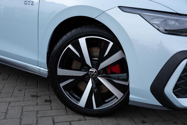 Volkswagen GOLF 1.5 eHybrid GTE | Plug-in Hybrid (PHEV) | Panoramadak | Head-up Display | Black Style pakket | Achteruitrijcamera | Parkeersensoren | Matrix iQ LED Koplampen | Lichtmetalen Velgen 18 inch | Navigatie | Apple Carplay | Android Auto