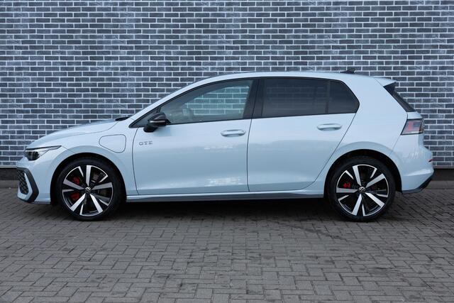 Volkswagen GOLF 1.5 eHybrid GTE | Plug-in Hybrid (PHEV) | Panoramadak | Head-up Display | Black Style pakket | Achteruitrijcamera | Parkeersensoren | Matrix iQ LED Koplampen | Lichtmetalen Velgen 18 inch | Navigatie | Apple Carplay | Android Auto