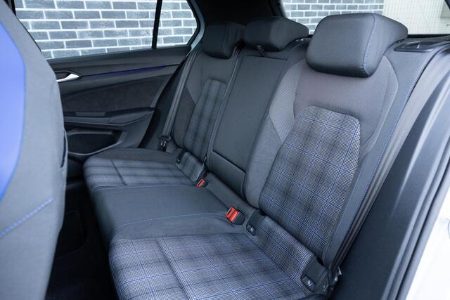 Volkswagen GOLF 1.5 eHybrid GTE | Plug-in Hybrid (PHEV) | Panoramadak | Head-up Display | Black Style pakket | Achteruitrijcamera | Parkeersensoren | Matrix iQ LED Koplampen | Lichtmetalen Velgen 18 inch | Navigatie | Apple Carplay | Android Auto