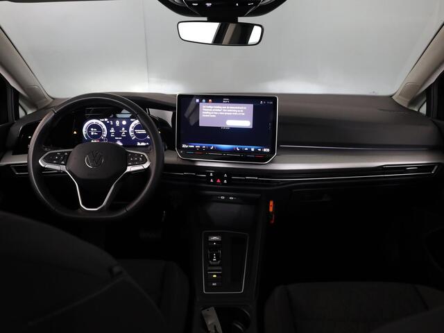 Volkswagen GOLF 1.5 eHybrid Life Edition 204 pk Automaat (DSG) | Verlengde garantie | Navigatie via App | Panoramadak | Parkeersensoren (Park assist) | Achteruitrijcamera | Autom. airco (3 zones) |
