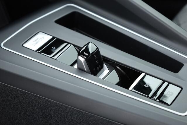 Volkswagen GOLF 1.5 eTSI R-Line DSG | Pano | Adapt. Cruise | IQ. Light | CarPlay | Navi | Camera | Stoel-Stuurverw.