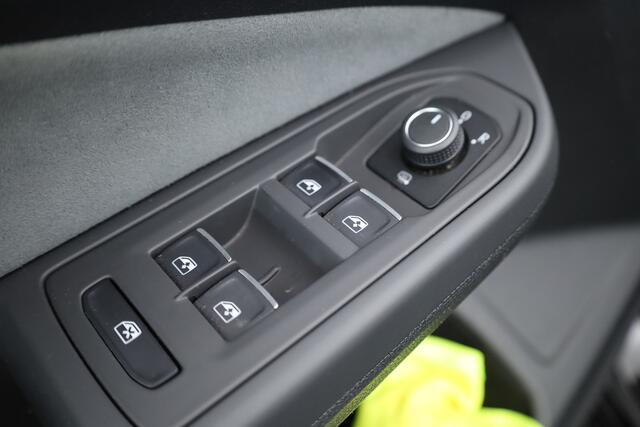 Volkswagen GOLF 1.5 eTSI R-Line DSG | Pano | Adapt. Cruise | IQ. Light | CarPlay | Navi | Camera | Stoel-Stuurverw.