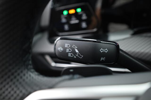 Volkswagen GOLF 1.5 eTSI R-Line DSG | Pano | Adapt. Cruise | IQ. Light | CarPlay | Navi | Camera | Stoel-Stuurverw.