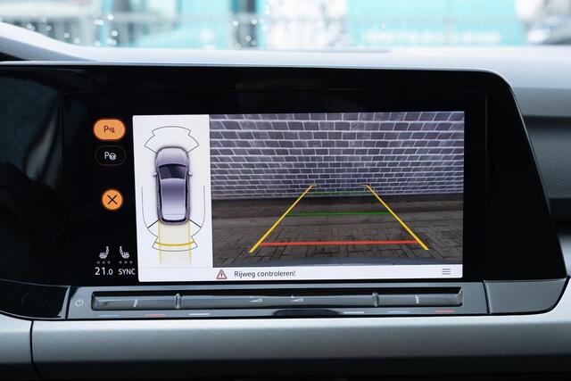 Volkswagen GOLF 1.0 eTSI DSG Life Business | Achteruitrijcamera | Parkeersensoren | Climate Control | Keyless Entry | Cruise Control Adaptief | LED Koplampen | Stoelverwarming | Navigatie Discover Pro | Apple Carplay | Android Auto
