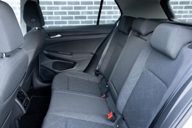 Volkswagen GOLF 1.0 eTSI DSG Life Business | Achteruitrijcamera | Parkeersensoren | Climate Control | Keyless Entry | Cruise Control Adaptief | LED Koplampen | Stoelverwarming | Navigatie Discover Pro | Apple Carplay | Android Auto