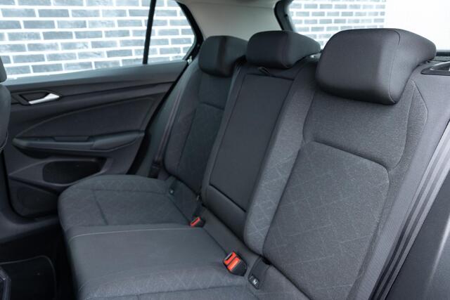 Volkswagen GOLF 1.0 eTSI DSG Life | Navigatie Discover Media | Apple Carplay | Android Auto | LED Koplampen | Cruise Control Adaptief | Climate Control | Lichtmetalen Velgen