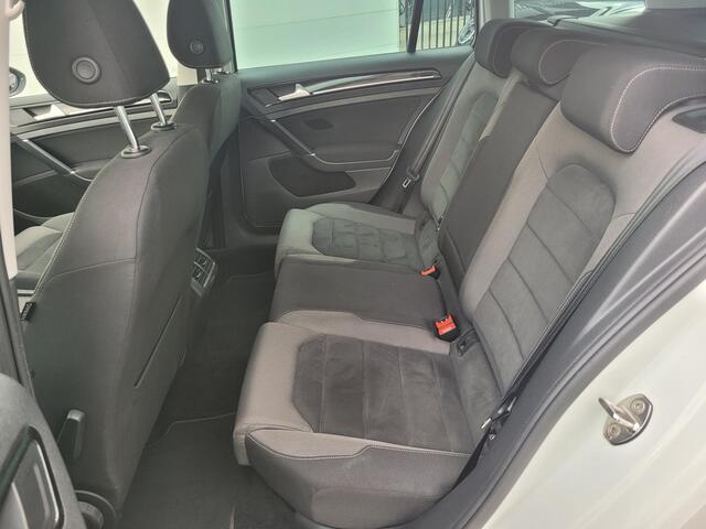 Volkswagen GOLF Variant 1.5 TSI Highline | Automaat | Adaptieve Cruise Control | Digital Cockpit | Navigatie | 17" Velgen