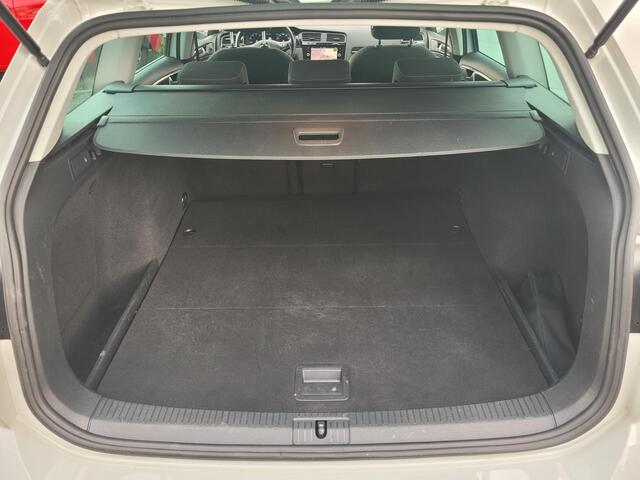 Volkswagen GOLF Variant 1.5 TSI Highline | Automaat | Adaptieve Cruise Control | Digital Cockpit | Navigatie | 17" Velgen