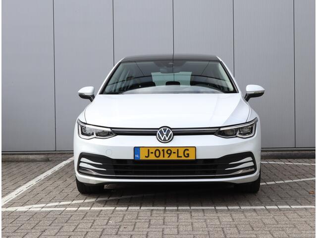 Volkswagen GOLF 1.5 eTSI 1st Edition | Pano | IQ.light | Winter pakket | Org. NL