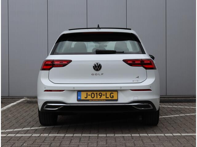 Volkswagen GOLF 1.5 eTSI 1st Edition | Pano | IQ.light | Winter pakket | Org. NL