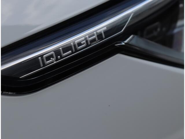 Volkswagen GOLF 1.5 eTSI 1st Edition | Pano | IQ.light | Winter pakket | Org. NL