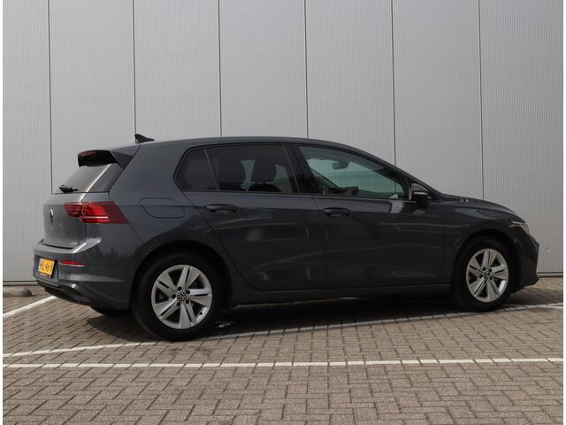 Volkswagen GOLF 1.5 eTSI Life Edition | Facelift | Head-up | Winter pakket