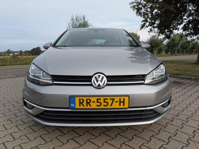Volkswagen GOLF 1.0 TSI Comfortline Business I Camera I ACC I Carplay I Massagestoel I Trekhaak I Clima I Stoelvw I Alcantera