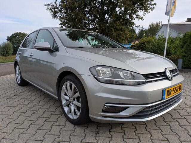 Volkswagen GOLF 1.0 TSI Comfortline Business I Camera I ACC I Carplay I Massagestoel I Trekhaak I Clima I Stoelvw I Alcantera