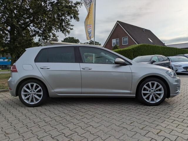 Volkswagen GOLF 1.0 TSI Comfortline Business I Camera I ACC I Carplay I Massagestoel I Trekhaak I Clima I Stoelvw I Alcantera