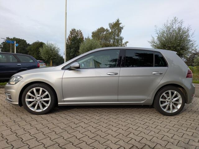 Volkswagen GOLF 1.0 TSI Comfortline Business I Camera I ACC I Carplay I Massagestoel I Trekhaak I Clima I Stoelvw I Alcantera