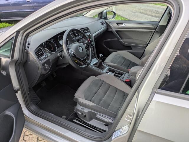 Volkswagen GOLF 1.0 TSI Comfortline Business I Camera I ACC I Carplay I Massagestoel I Trekhaak I Clima I Stoelvw I Alcantera