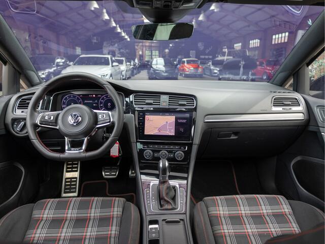 Volkswagen GOLF 2.0 TSI GTI Performance *Pano | ACC | Camera | Stoelverwarming | Oettinger | Racingline | Apple Carplay | Clima | Navi*